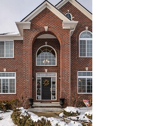 4th image of 52616 Fremont Dr E