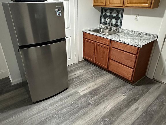 4th image of 47 Longwood Ave #3