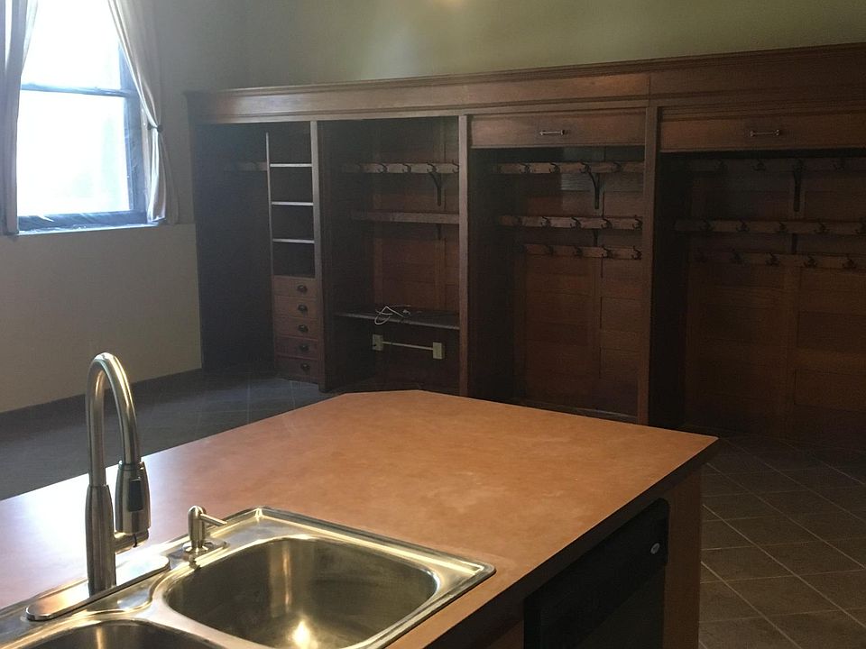 1st image of 519 Owen St Unit 8