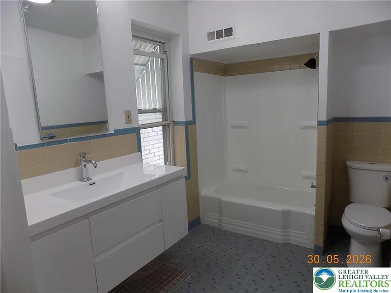 47 W Goepp St — Photo 18