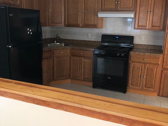 4th image of 922 Throgmorton Ave #1