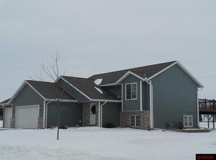 760 Harris St, Lake Crystal, MN 56055