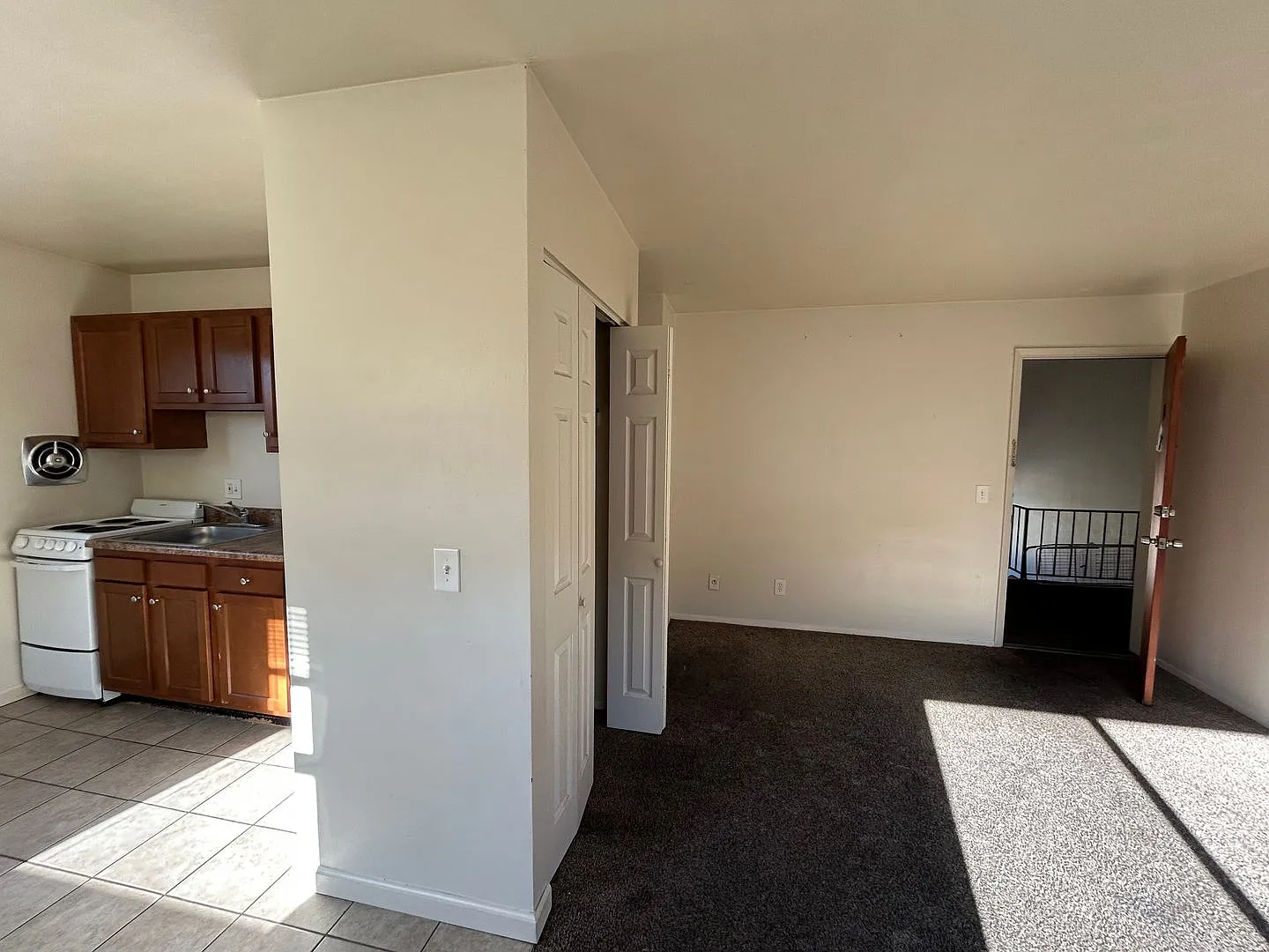 Efficiency Apartments for rent in Western Hills — Photo 2