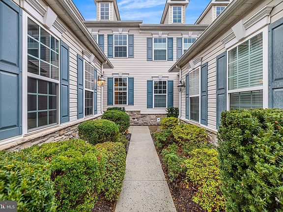 2nd image of 713 Shallop Ct