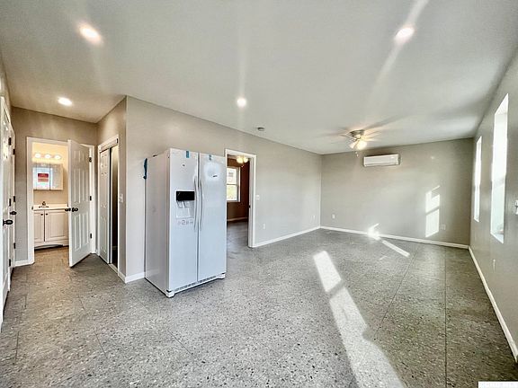 5th image of 555 Green Lake Rd