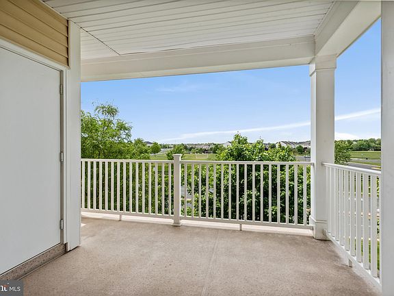 5th image of 21025 Rocky Knoll Sq #305