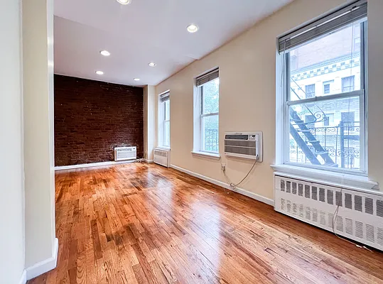 Rented by Kahen Properties | media 6