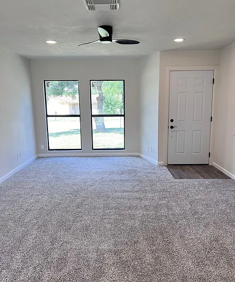 842 Saddlebrook Dr — Photo 3