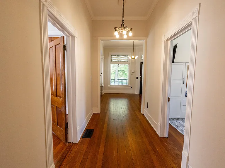 652 Boulevard SE — Photo 9