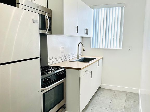 2nd image of 2349 Lincoln Park Ave #1