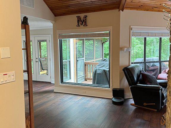 3rd image of 117 Forest Ridge Cir