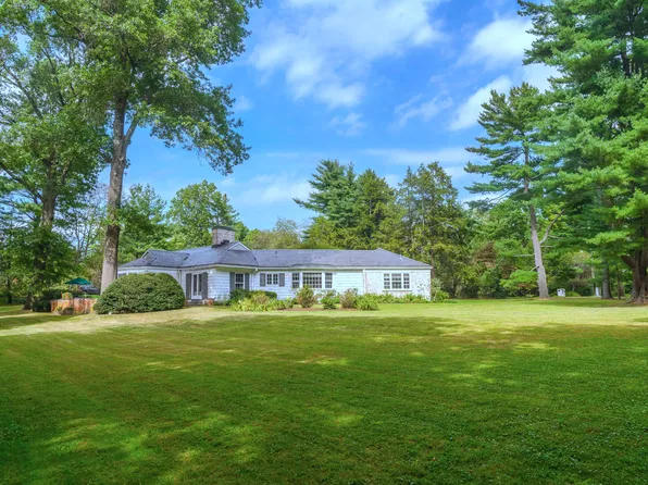 26 Meadowcroft Ln, Greenwich, CT 06830