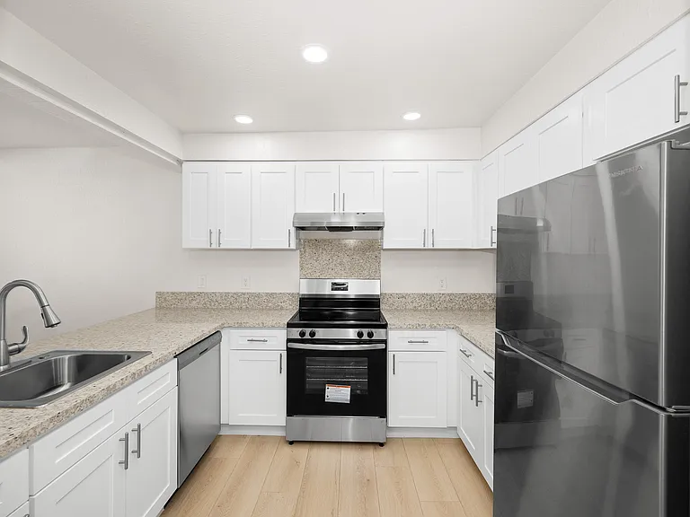 Cambridge Garden Apartments — Photo 11