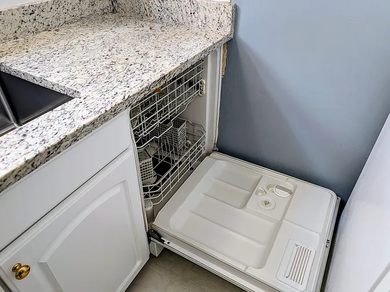 1409 Catalpa Dr #1 — Photo 5