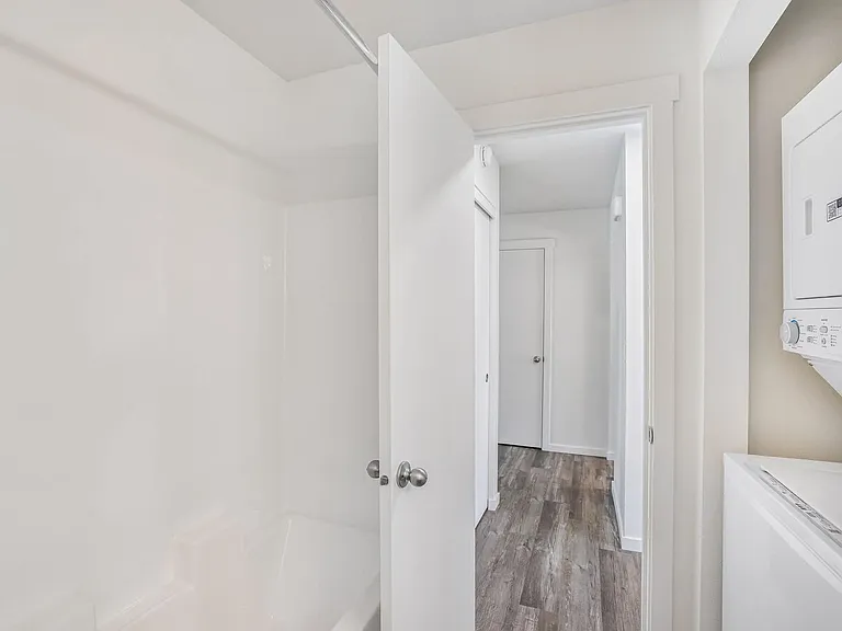 Midland Apartments — Photo 48