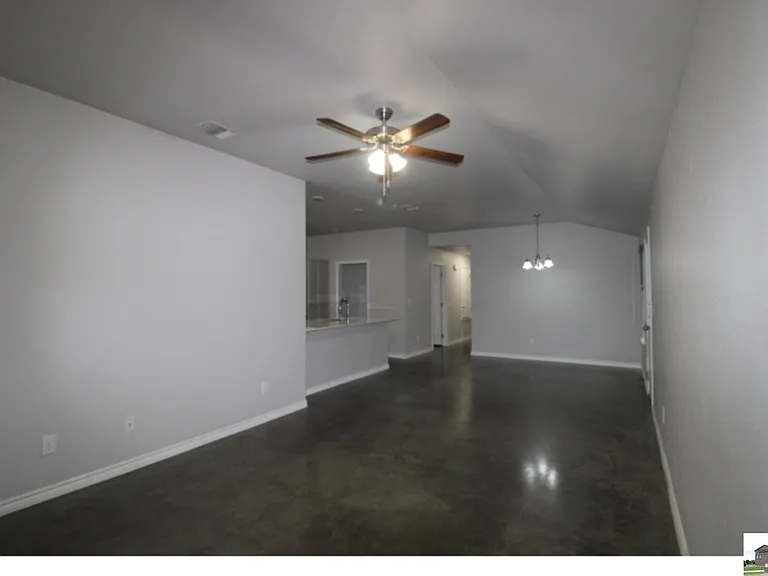300 Lowes Blvd #B — Photo 13