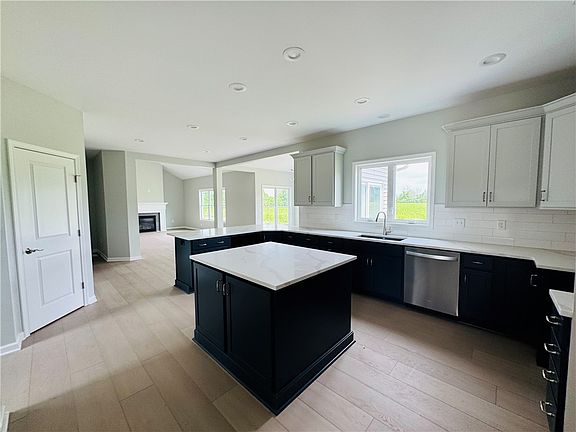 5th image of 155 Jade Creek Dr