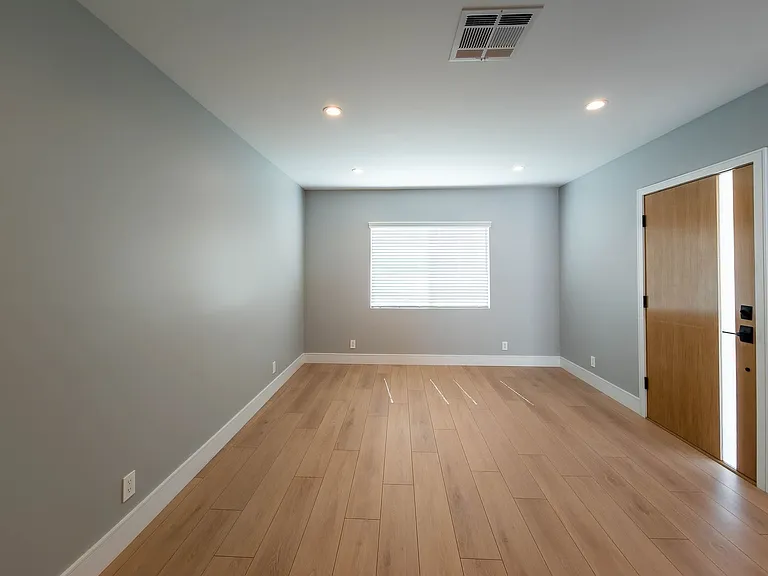 6454 Gentry Ave — Photo 4