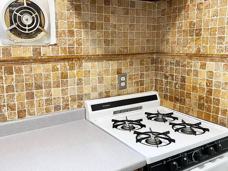 320 Washington Ave #1 — Photo 8