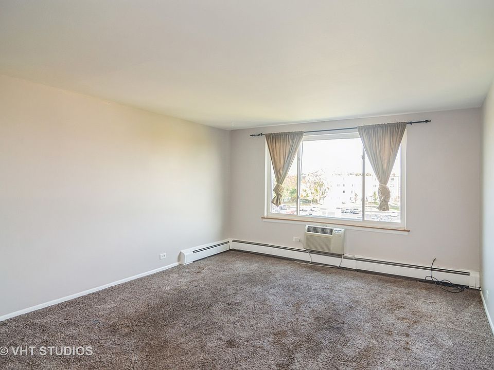 Moon Lake Village Four Story Condominiums Hoffman Estates, IL Zillow