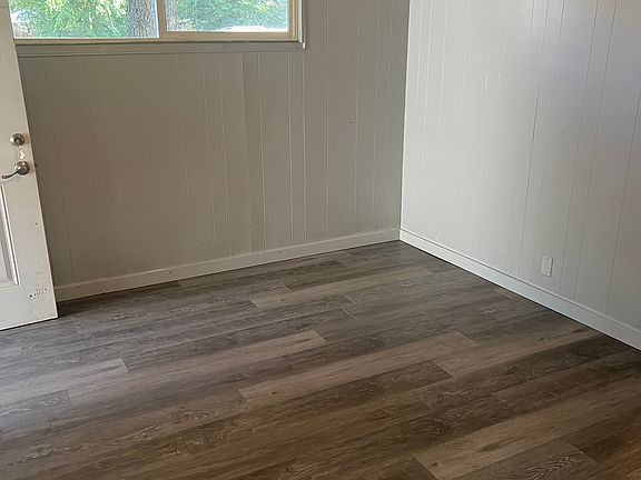 4th image of 915 E 2nd St #1