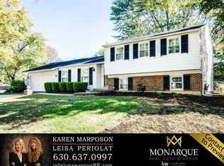 1920 Ridgefield Ln, Naperville, IL 60565