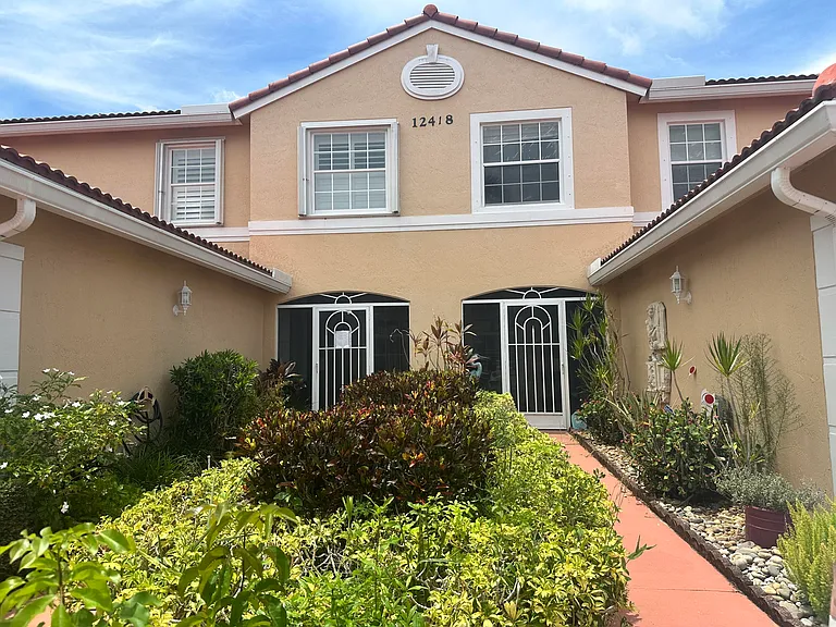12418 Crystal Pointe Dr #102 — Photo 49