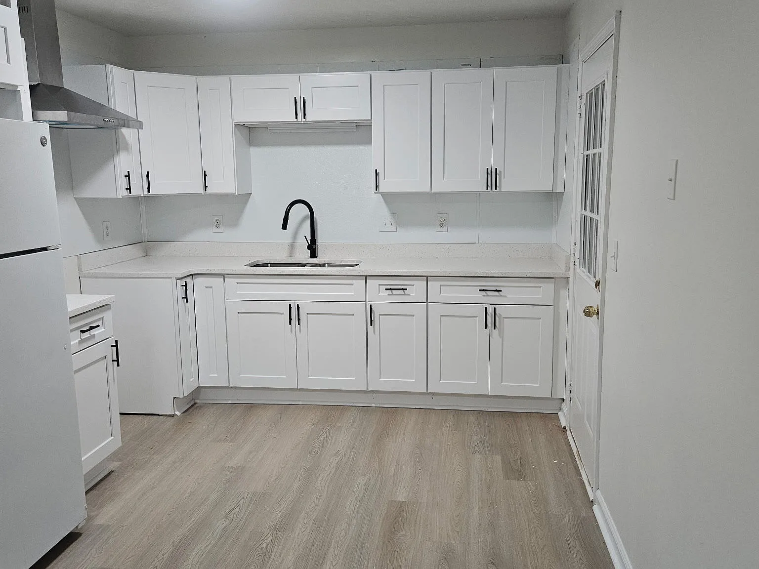 2 bed, 2.0 bath, 2438 sqft, $1,800 — Photo 3