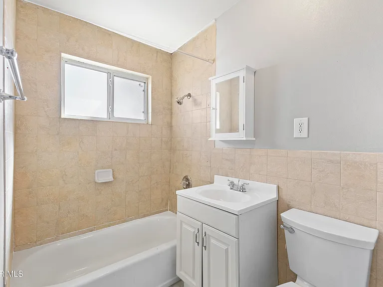 1015 N Clark Dr — Photo 17