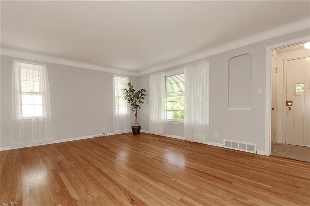 3 bed, 1404 sqft, $1,900 — Photo 3