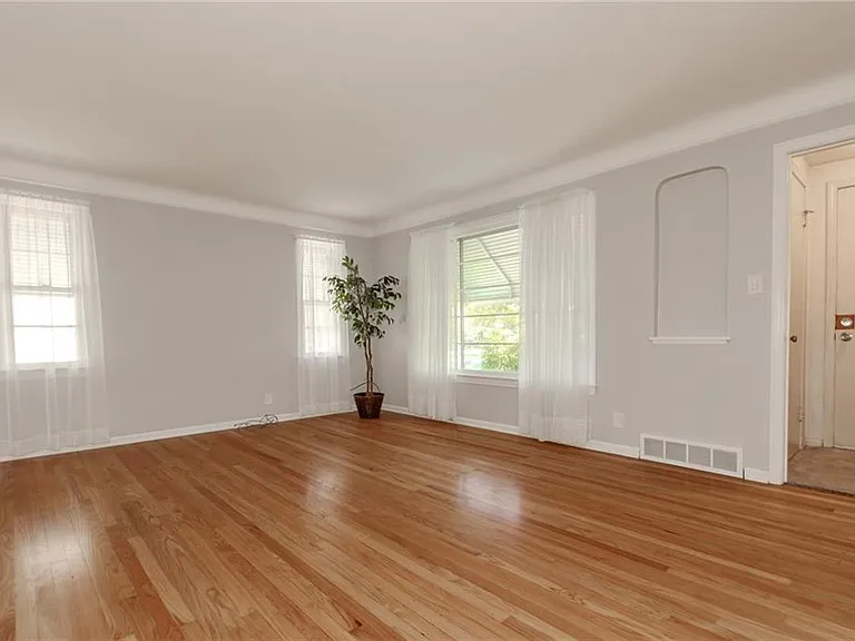 1752 Brainard Rd — Photo 3