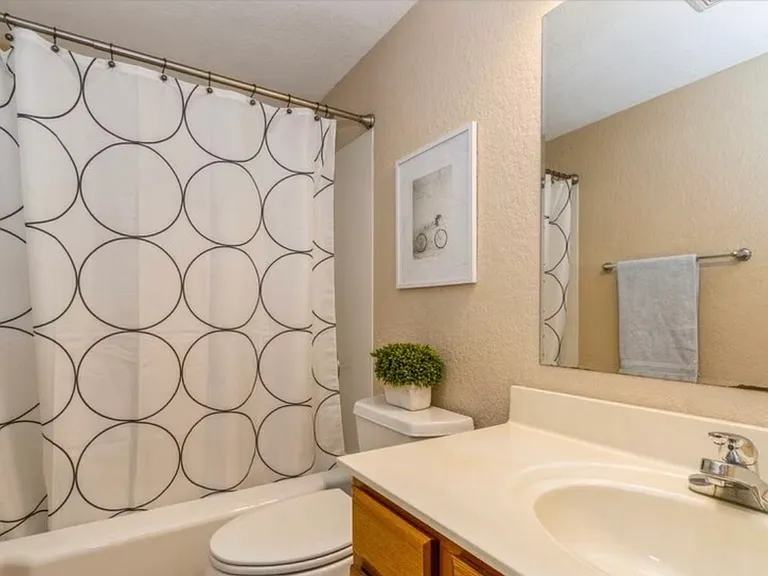 313 Grandview Ct — Photo 5