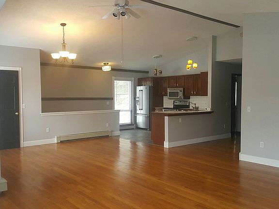 luxurious vaulted ceilings, open concept living/dining, hard