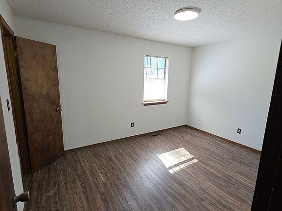 5th image of 602 W 6th St #E