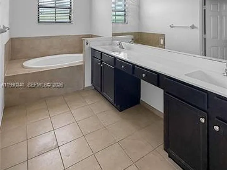 709 SE 35th Ave #0 — Photo 8