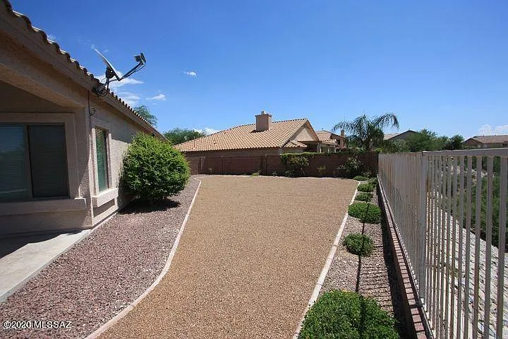 918 E Gibbon River Way — Photo 8
