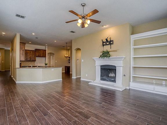 4th image of 4405 Meadow Knoll Ln