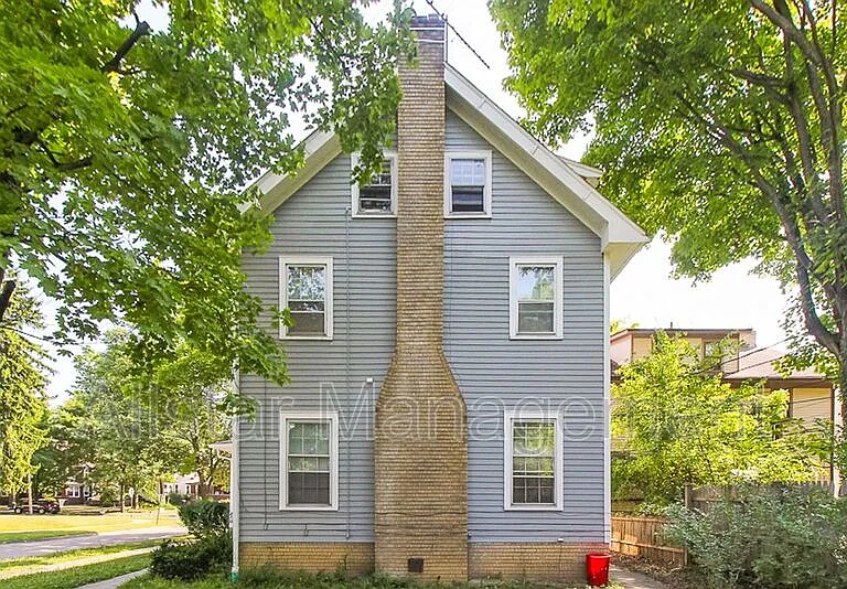 2100 Cottage Grove Dr — Photo 25