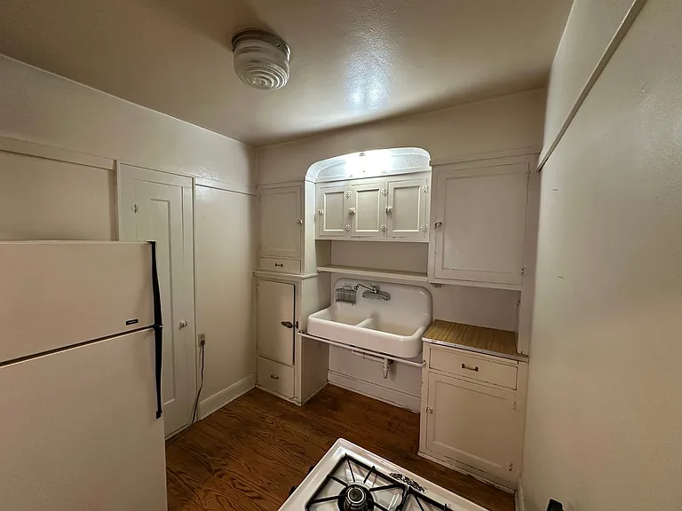 4468 N Oakland Ave — Photo 5