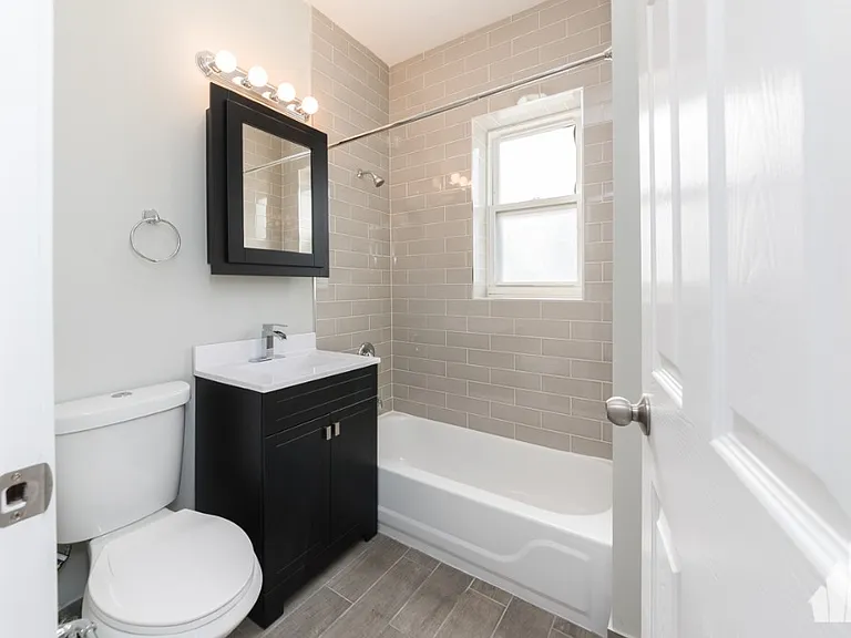 2453 W Logan Blvd #1 — Photo 6