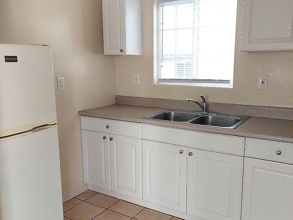 3rd image of 5016 W Washington Blvd #101