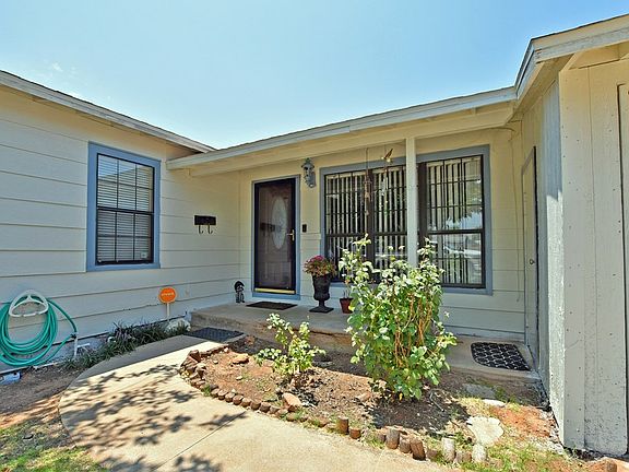 3rd image of 3611 Pershing Ave