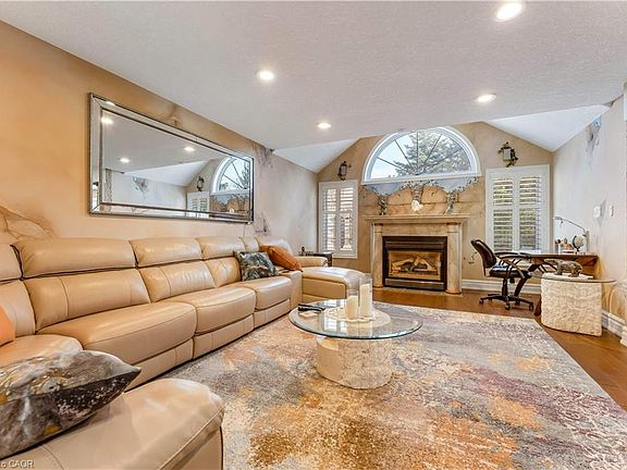5th image of 60 Chandos Dr