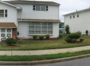1040 Camas Dr, Philadelphia, PA