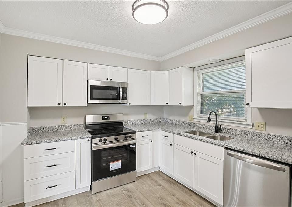 1st image of 305 W 2nd Ter