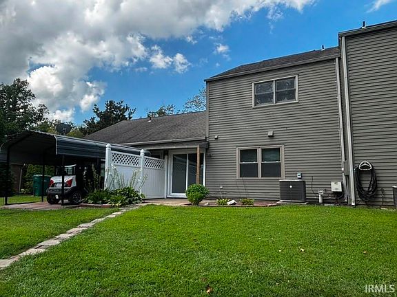 2nd image of 816 Main St