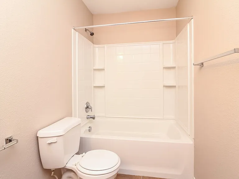 698 Austin Ln — Photo 23