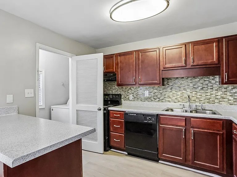 ReNew Chastain — Photo 30