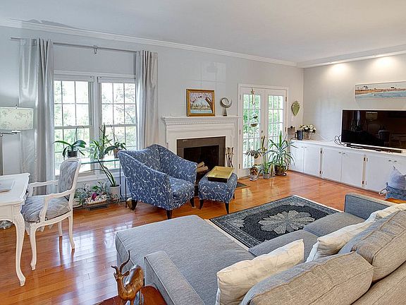 5th image of 2105 Kings Mill Ct
