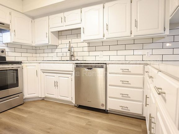 3rd image of 5828 Erskine St APT 10